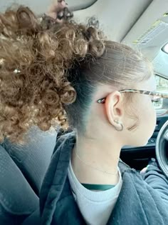 4b Curly Hairstyles, Messy Bun Curly Hair, 4b Hairstyles, Silk Press Natural Hair, Curly Hair Photos, Cute Curly Hairstyles