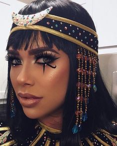 Cleopatra-inspired Halloween makeup... Cleopatra Make-up, Cleopatra Makeup, Cleopatra Halloween, Drag Make-up, Halloween Coustumes