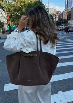 Uni Bag, Purse Outfit, London Bags, Brown Handbag, Outfit Trends