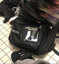 Diy Punk Backpack, Backpack With Patches And Pins, Metalhead Backpack, Patches On Backpack, Backpack Grunge, Patched Backpack, Punk Backpack, Backpack With Patches