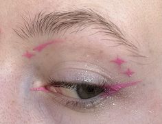 Pink Eyeliner, Angel Makeup, Graphic Eyeliner, Graphic Liner, Colorful Eye Makeup, Colored Eyeliner, Eye Makeup Art