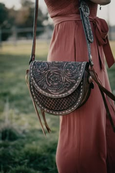 The beauty and quality of Texas handcrafted Double J Saddlery bags is unparalleled. This investment piece will last a lifetime, handcrafted from Herman oak saddle leather, it truly is a gorgeous work of art with the detailed rose floral and southwest diamond tooling and detailed accents including cream buck stitching, Western Bags Purses, Vintage Saddle Bag, Western Bags, Saddle Bag Purse, Western Bag, Saddle Accessories, Double J, Tooled Leather Bag