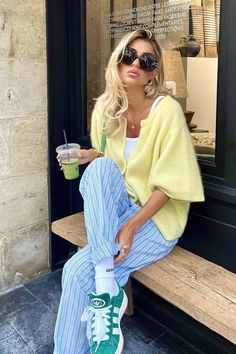 Happy Hour Summer Outfits, Colorful Spring Outfits, York Outfits, Fit Board, Parisian Summer, Linen Pants Outfit, Mode Zara, Clothing Aesthetic