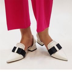 Low Thick Heel Pointed Sandals Flat Sandals For Office In Summer, White Round Toe Sandals For Office, White Sandals For Office In Spring, White Pointed Toe Sandals For Spring, Casual White Pointed Toe Sandals, White Low Heel Sandals For Office, Chic White Sandals For Office, Spring Office Slip-on Sandals, Office Slip-on Sandals For Spring