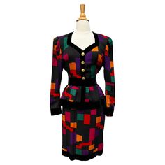 vintage Escada dress. Black wool with a colorful geometric pattern and bllack velvet trim. Gold buttons on the bodice. Peplum waist. Long sleeves with button cuffs. Dress falls to knee length. Back zip closure. Dress is lined, sleeves are unlined. Circa 1980s - 1990s Escada by Margaretha Ley Made in W Germany Tagged size 40 Wool/Silk/Cotton Velvet Black/Purple/Orange/Teal/Pink Excellent Vintage Condition. Dry Cleaned. ✂----M e a s u r e m e n t s: all in inches. Bust 36-38 Waist 28/29 Hips 36 Le Jewel Tone Dress, Escada Dress, Colorful Geometric Pattern, Blue Striped Top, Black Jewel, Velvet Trim, Teal And Pink, Purple Orange, Cotton Velvet