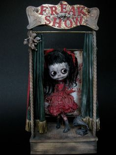 INTERMUNDIS, le blog officiel de Julien Martinez Art Sinistre, Images Terrifiantes, Creepy Toys, Halloween Folk Art, Doll Scenes, Creepy Pictures