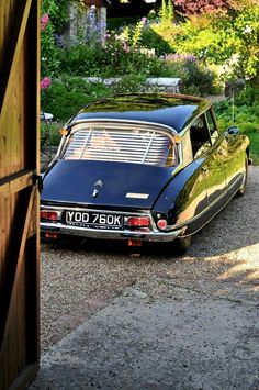 an old car is parked in the driveway