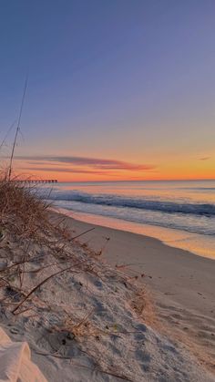 sunrise over the beach Australia Astethic, Sunset Astethic, Aestetic Picture, North Carolina Beach House, Aesthetic Wallpaper Summer, Pretty Skys, Banks Aesthetic, Summer Aesthetic Wallpaper, Folly Beach South Carolina