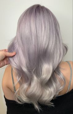 Platinum Blonde Hair Hint Of Purple, Light Lavender Blonde Hair, Cool Tone Lavender Hair, Purple Platinum Blonde Hair, Platinum Lavender Hair Pastel Purple, Blonde Hair With Lavender Money Piece, Light Purple Silver Hair, Purple Hair With Dimension, Platinum Blonde Hair Purple Tint