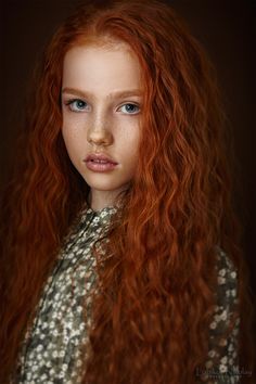 Redhair & Freckles. What a beauty Red Hair And Blue Eyes, Red Haired Girl, Redhead Hairstyles, Red Curly Hair, Natural Redhead, Beautiful Red Hair, Ginger Hair