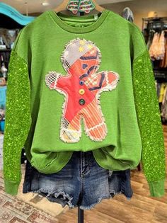 Christmas Attire, Clothing Upcycle, Patchwork Sweatshirt, Patchwork Clothes, Quilted Sweatshirt, Diy Sweatshirt, Women Sweatshirts