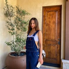 Devon Lee Carlson Outfits, Devon Lee Carlson Style, Outfits Overalls, Running Errands Outfit, Devon Lee Carlson, Devon Carlson, Classy Streetwear, Model Aesthetic