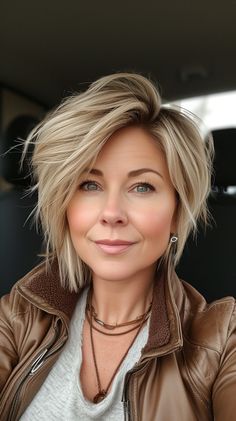 Redefine elegance with these short hairstyles, specially curated for the confident women in their 40s. Busy Women, Short Hair Color, Short Haircut, Short Hair With Layers