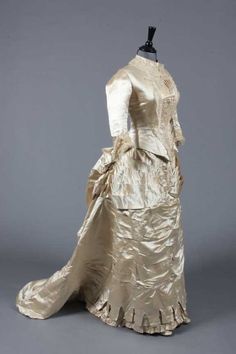 Silk Wedding Gown, 1880s Fashion, Satin Wedding Gown, Bustle Dress, 18th Century Fashion, 19th Century Fashion, Philadelphia Museum Of Art, Victorian Clothing, Antique Dress