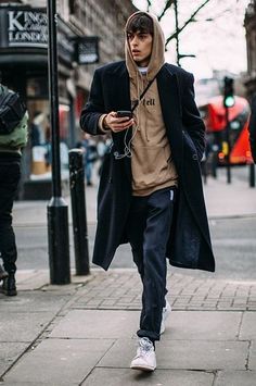 Fashion Outfits Men Street Styles, Male Model Street Style, Italian Street Style, Rihanna Street Style, European Street Style, Fashion Outfits Men, Kendall Jenner Street Style, Nyc Street Style, Model Street Style