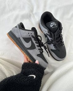 Trending Trainers, Trendy Shoes Nike, Shoes Aesthetic Sneakers, Sneaker Aesthetic, Shoes Uggs, Adidas Campus Shoes, Campus Shoes, Shoes For Winter, Shoes For Fall