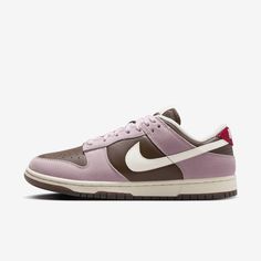 No matter your style, you can always count on a classic. Especially Dunks with an unmatched range of colorways to complement your every look. This version combines premium materials and plush padding for game-changing comfort that lasts. Luxury Pink Low Heel, Luxury Pink Low Heel Heels, Luxury Low Heel Pink Heels, High Air Force 1, Basket Nike, Yeezy Foams, Yeezy 700, Adidas Spezial, Style Sportif