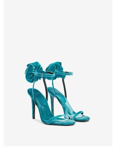 Summer High Heels, Velvet Sandals, Cute Shoes Heels, Shoes Heels Classy, Heels Classy, Fancy Shoes, Super High Heels, Shoe Inspiration, Girly Shoes