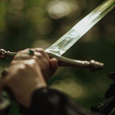 Green Royal Aesthetic Prince, Blonde Knight Aesthetic, Medieval Lord Aesthetic, Fantasy Inspo Aesthetic, Green Prince Aesthetic, Forest Warrior Aesthetic, Elven Prince Aesthetic, Swordsmanship Aesthetic, Squire Aesthetic