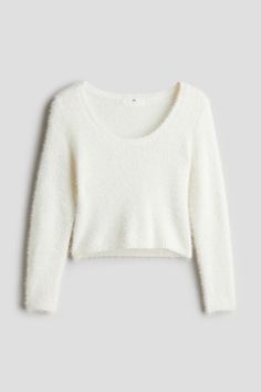 Short sweater in a soft  fluffy knit. Round  low-cut neckline  long sleeves  and straight hem. Fluffy Knit, Short Sweater, Fitted Jumper, Blouse Jeans, Cardigan Sweater Jacket, Athleisure Outfits, Fitted Sweater, Girls Sweaters, Maternity Wear