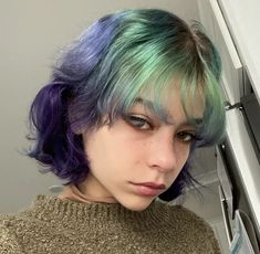 soft softcore aesthetic turquoise green blue purple ombre haircut hairstyle wavy bob cute pretty hair inspo Teal Hair Pfp Anime, Purple And Green Hair Short, Turquoise And Purple Hair, Short Split Dyed Hair, Green And Blue Hair, Green Hair Ombre, Blue And Green Hair, Aesthetic Turquoise, Short Rainbow Hair