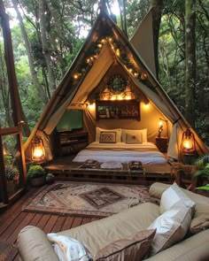 Hut Design Ideas, Hut Design, Tent Platform, Earth House, Mountain Cabins, Apartment Makeover, Dream Life House, Outdoor Bath, Cool Tents