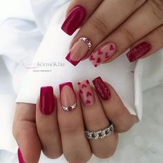 Nails Medium Square, French Tip Press On Nails, Unghie Nail Art, Heart Nail Designs, Press On Nails Medium, Valentine Nail Art, Nail Designs Valentines, Nails Medium, Gold Aesthetic