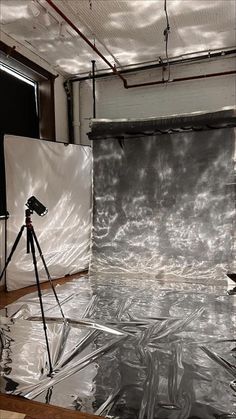 a photo studio is set up in the middle of a room with an umbrella and tripod