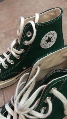 Midnight Clover Converse, Chuck Taylors Outfit Men, Black All Stars, Chuck Taylors Outfit, Converse 70, Converse 1970s, Converse Chucks, Green Converse, Converse Chuck 70