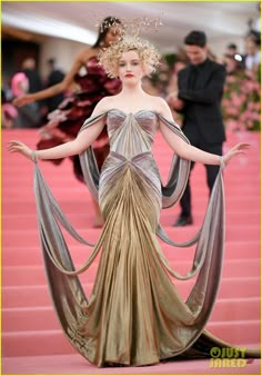 Met Gala Inspired Outfits, Gala Outfits, Julia Garner, Met Gala Outfits, Met Gala Dresses, Gala Looks, Gala Outfit, Fashion Sketchbook, The Met Gala