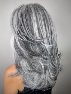 Long Gray Hair with Swoopy Layers Feathered Hair Cut, Κούρεμα Bob, Salt And Pepper Hair, Long Gray Hair, Grey Hair Color