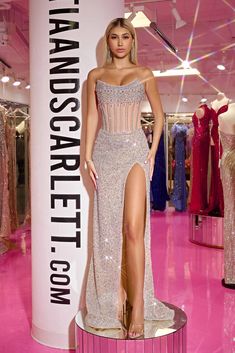 Portia And Scarlett Gowns, Corset Evening Gown, Glamorous Outfits, Plastic Dress, Prom Ideas, Unique Prom Dresses