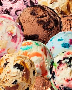 many different flavored ice creams are in a pile together with chocolate and vanilla