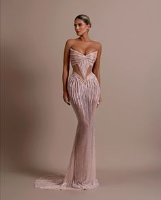 Premier Dress, Fitted Gown, High Fashion Outfits, Prom Dress Inspiration, Beautiful Dress Designs, Cute Prom Dresses, Vertical Lines, Pretty Prom Dresses