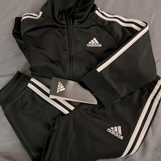 New Adidas Track Suit Pants And Jacket Adidas Black Sports Sets, Nike Jogging Suits, Lirika Matoshi, Town Outfits, Adidas Set, Boy Activewear, Modesty Outfits, Adidas Track Suit, Adidas Tracksuit