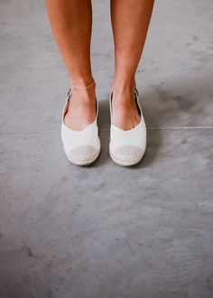 The En Pointe Espadrille Ballet Flat is the perfect combination of ballet core and boho style. Featuring a slingback design and crochet detailing, this flat is crafted with natural jute for a touch of environmentally friendly flair. Heel: 0.5" Ballet Core, En Pointe, Graphic Tops, White Flats, Natural Jute, Ballet Flat, Boho Style, Ballet Flats, Environmentally Friendly