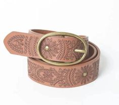 Make a statement in the trend-forward Floral Stitch Oval Buckle Belt in Camel. Crafted with vegan leather, it features a stunning floral stitch design that will add a unique, eye-catching touch to any outfit, from the chicest casual wear to the most stylish formal look. With its one-size-fits-all length of 44.5" and strap width of 1.5", this belt is sure to give your wardrobe a boost! One Size Length: 44.5" Strap Width: 1.5" Material: 100% Vegan Leather; 95% PVC 5% Zinc Alloy (buckle) Color: Cam Plus Boho, Bohemian Summer Dresses, Boho Belt, Boho Belts, Boho Style Outfits, Bohemian Accessories, Black Camel, Buckle Belt, Leather Belts