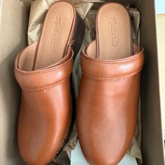 Brand New Madewell Clogs In Size 7.5 Cell Phone Holster, Madewell Shoes, Phone Holster, Walker Boots, Fit N Flare Dress, Rain And Snow Boots, Boot Sandals, Mule Clogs, Mules Shoes