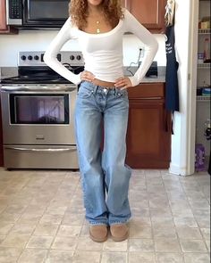 Bf House Outfit, Outfits In Your 20s Casual, Dark Blue Flares Outfit, Outfits With Blue Wide Leg Jeans, Well Put Together Outfits, School Outfits Fall 2024, Fall Outfits Tall Women, Cute Flare Jeans Outfits, 5ft Tall Women Fashion Outfit