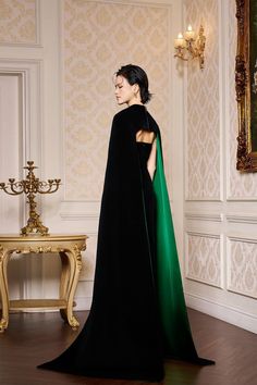 Luxury Cape Evening Dress, Elegant Floor-length Cape For Evening Dress, Elegant Floor-length Cape For Evening, Velvet Floor Length Dress, Style Corset, Corset Gown, Long Cape, Happy Clothes, Strapless Bustier