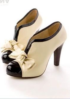 1930s.... I love this look for a shoe Christian Louboutin N??Prive 120mm Slingbacks Black Coupon Cheap Bow Pumps, High Heel Boots Ankle, Womens Shoes High Heels, Look Vintage, Crazy Shoes, Shoe Obsession, Nike Sneakers, Womens Boots Ankle, Heeled Ankle Boots