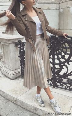 fashforfashion - INSPIRATIONS DE MODE ET DE STYLE  les meilleures idées de tenues Fall Maxi Skirt Outfits, Dress And Sneakers Outfit, Rok Outfit, Outfit Elegantes, Maxi Skirt Outfits, Top Ideas, Mode Casual, Trend Fashion, Fashion 2020