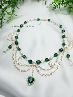 #fairycorenecklace #greenbeadednecklace #heartpendant #grungenecklace Green Dress Accessories Jewelry, Green Necklace Beads, Green Gold Jewelry, Fairycore Necklace, Collar Verde, Diy Wire Jewelry Rings, Ethereal Jewelry, Wire Wrapped Jewelry Diy, Pretty Jewelry Necklaces