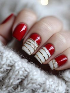 Gold And Pink Nails, Christmas Nails Trendy, Christmas Nails Diy, Pedi Ideas, Chic Nail Art, Pretty Nail Designs, Gold And Pink