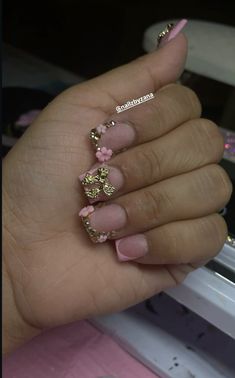 Shorties Nails, Minimal Nails, Nails Only, Short Acrylic Nails Designs, Pink Acrylic Nails, Gold Nails