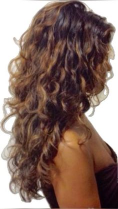 Type 2c Hair Hairstyles, Curly Haircut Long Hair, 2b Haircut Long, Curly Hair Side Profile, Hair Inspo Cut, Elegant Curly Hair, Type 2c Hair, Black Shirt Style, Middle Part Curly Hair