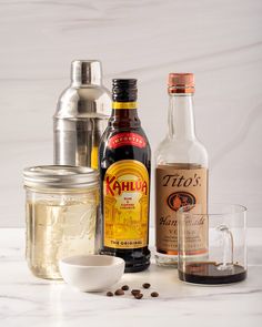 the ingredients to make an alcoholic cocktail are shown