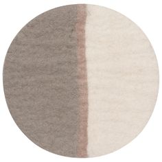 a round rug with two different colors on the top one is beige and the other is brown