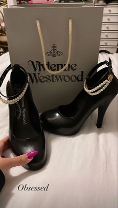 Dr Shoes, Fancy Shoes, Girly Shoes, Aesthetic Shoes, Swag Shoes, Mode Inspo, Rich Girl, Pretty Shoes, Dream Shoes