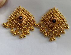 Plain Gold Earrings, Gold Earrings For Kids, Pearl Earrings Designs, Black Beads Mangalsutra Design, Gold Earrings Models, Diamond Pendants Designs, Bridal Jewelry Vintage, Gold Earrings Wedding, Gold Mangalsutra Designs